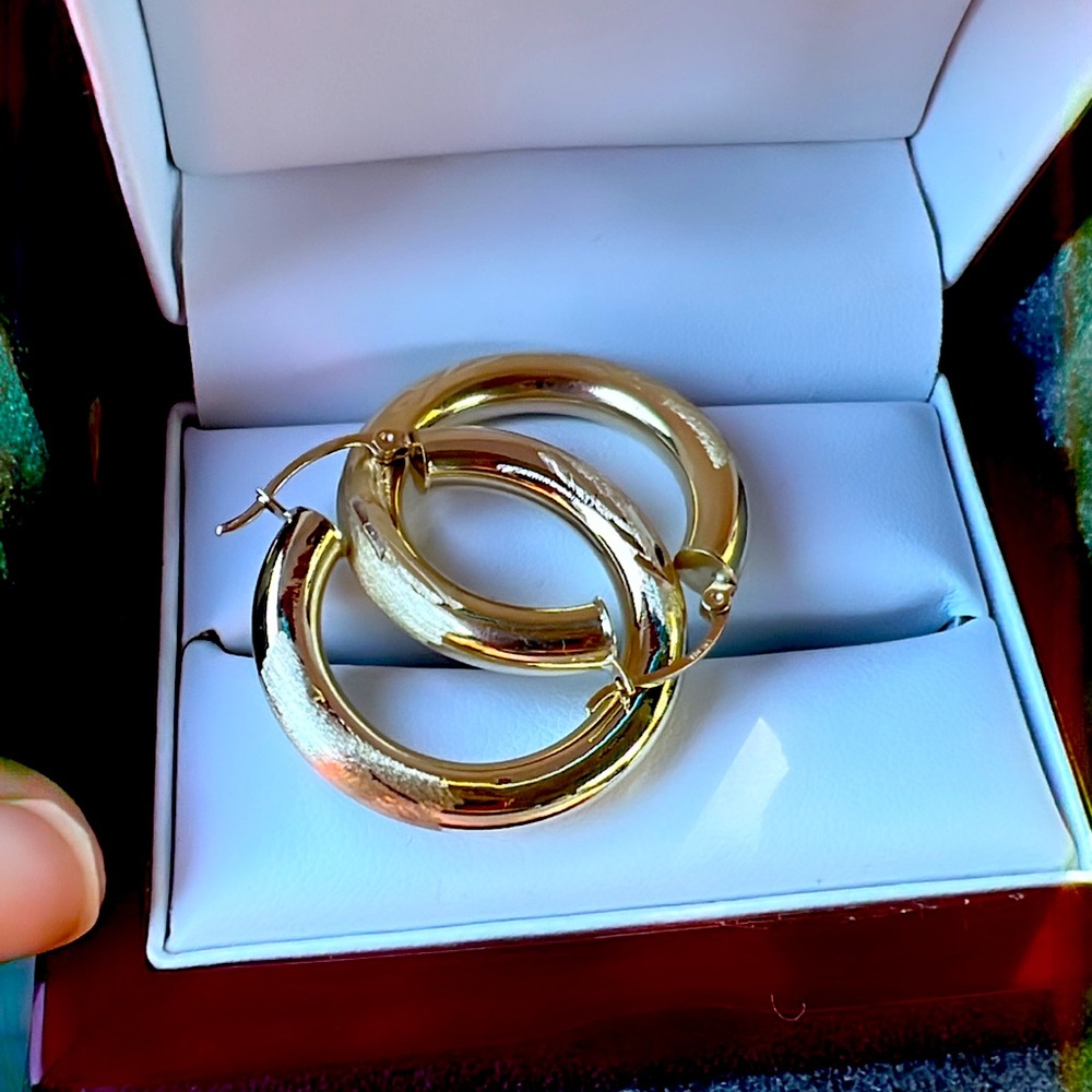 14kt yellow gold earrings brand new